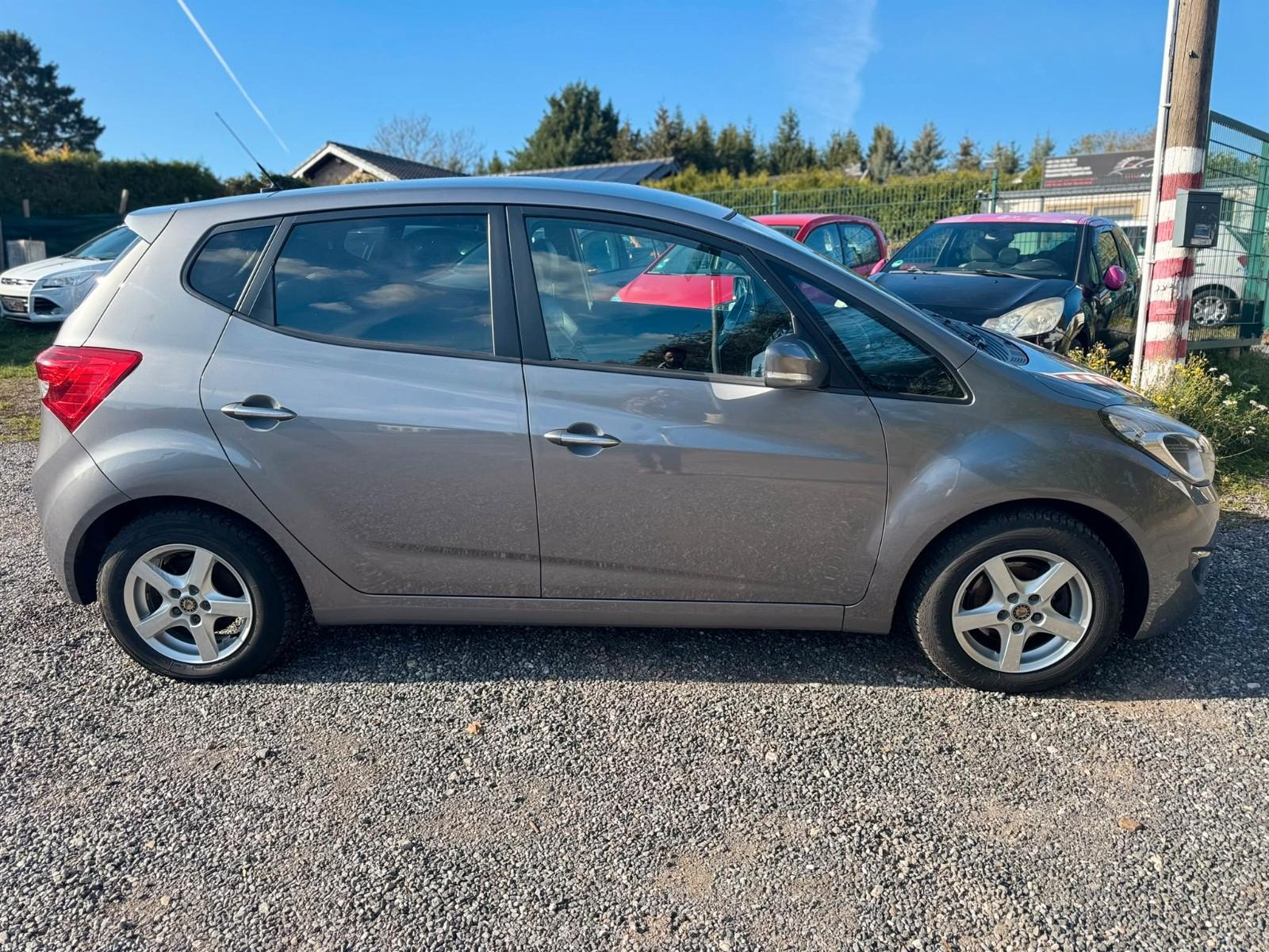 Hyundai ix20 2011 — photo 7