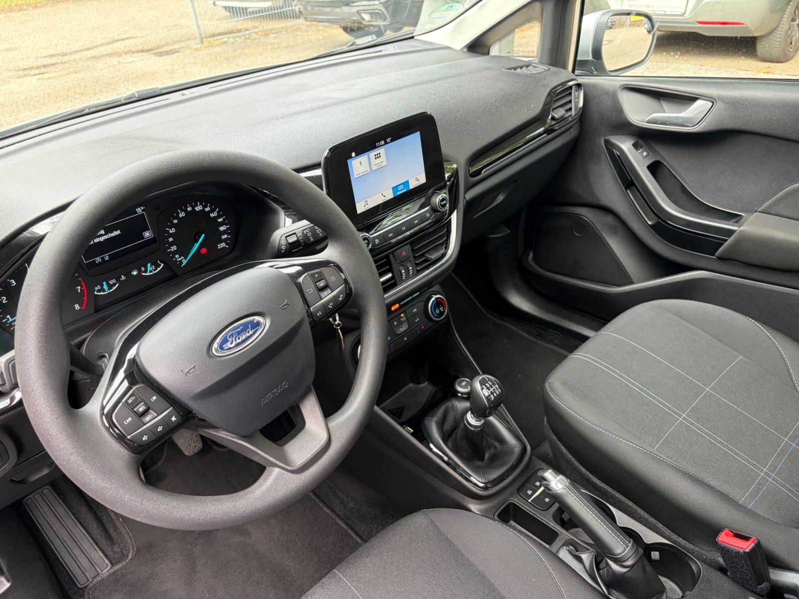 Fahrzeugabbildung Ford Fiesta+CarPlay+1.Hand+Kamera+Panorama+Allwetter+