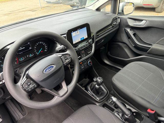 Fahrzeugabbildung Ford Fiesta+CarPlay+1.Hand+Kamera+Panorama+Allwetter+