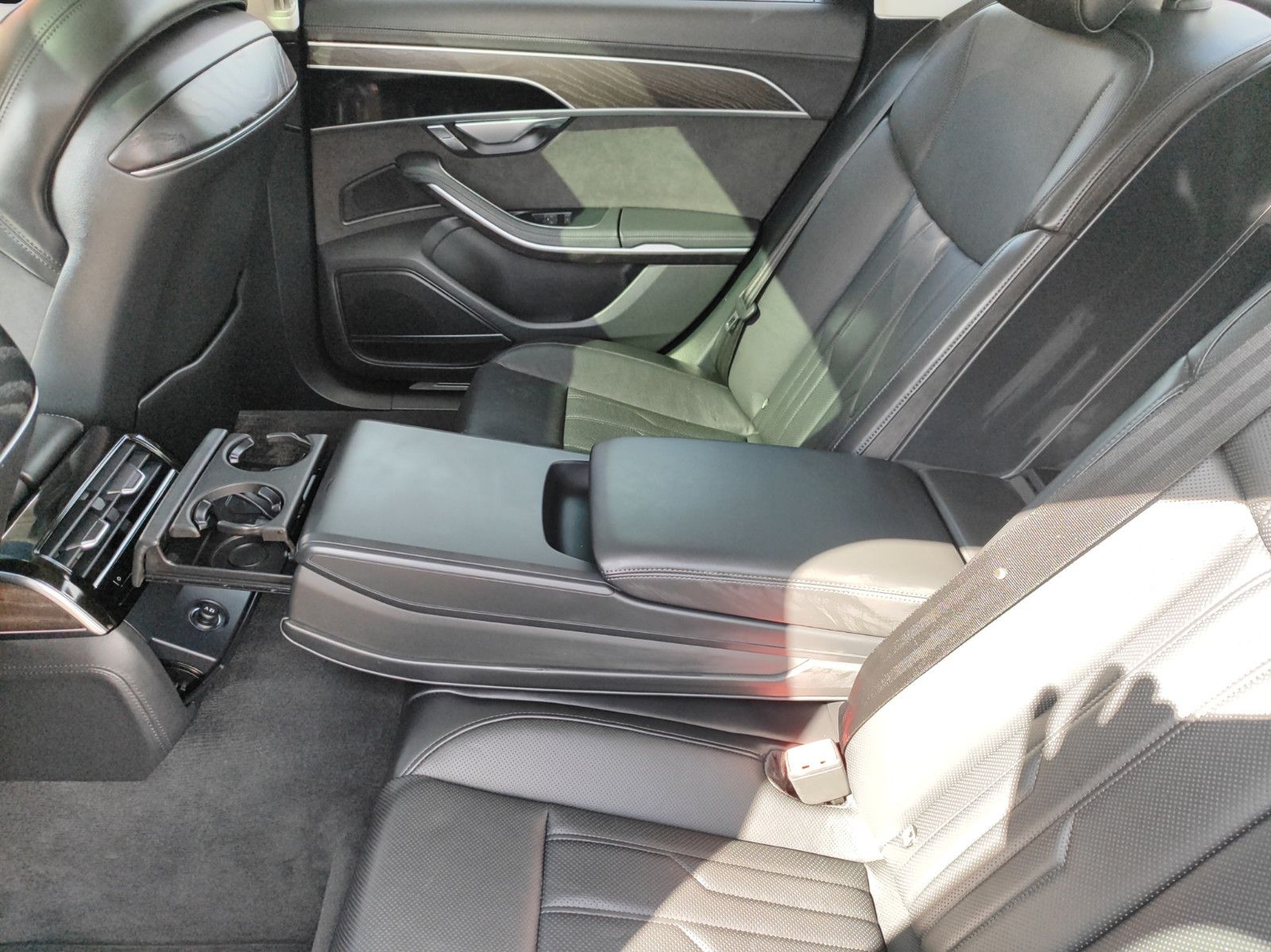 Fahrzeugabbildung Audi A8 50 TDI quattro Matrix*HeadUp*Pano*B&O*Navi