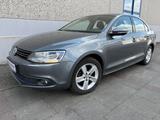 Volkswagen Jetta 1.2 TSI Comfortline BMT Klimaautomatik PDC - graue Volkswagen Jetta