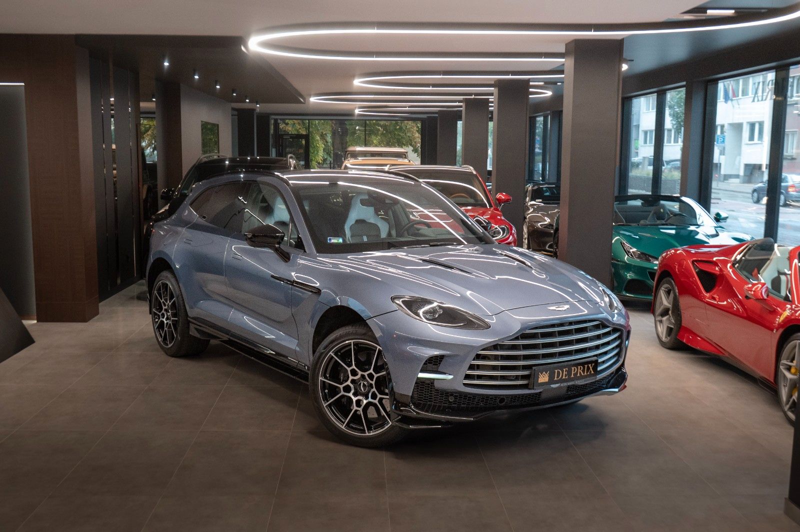 ASTON MARTIN DBX