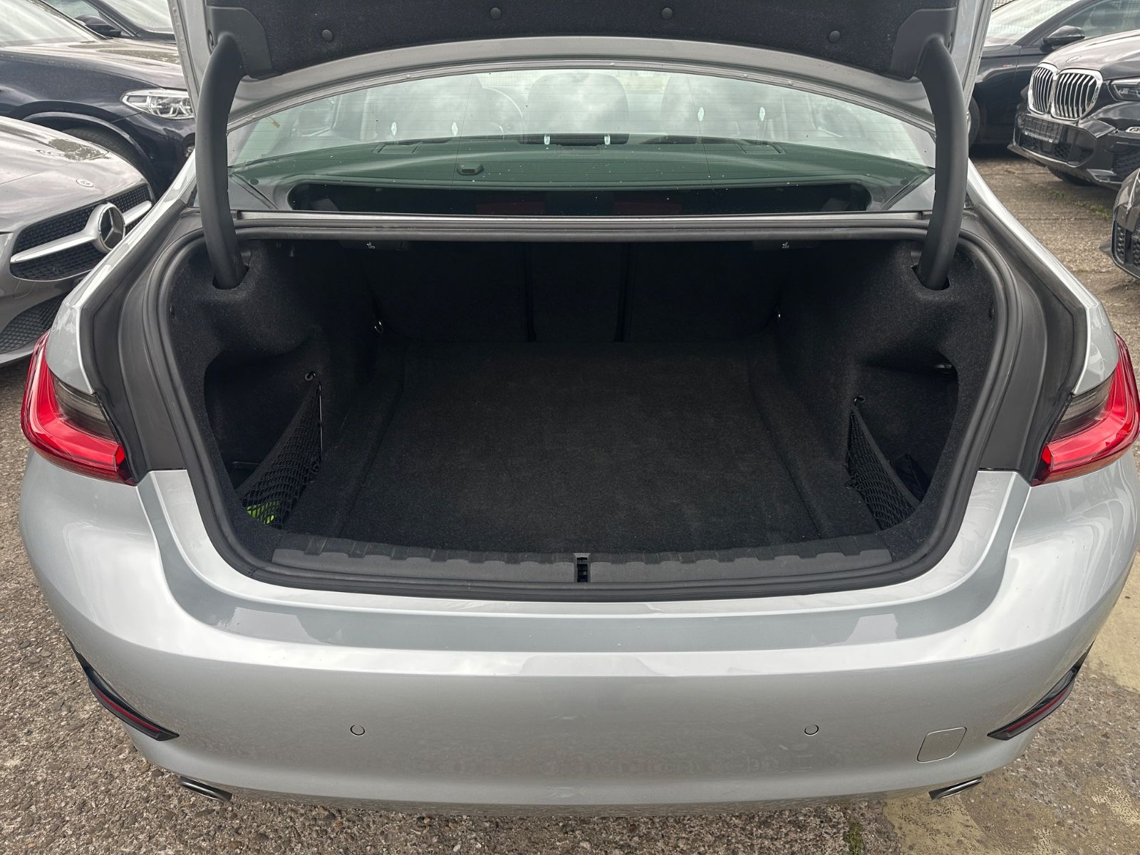 BMW 318 d Advantage/Leder/Navi/Kamera/LED/1Hand foto 15