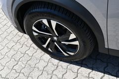 PEUGEOT 2008 e- GT NAVI 13tkm 1.Hd CAM Leder PEUGEOT 2008 e- GT NAVI 13tkm 1.Hd CAM Leder