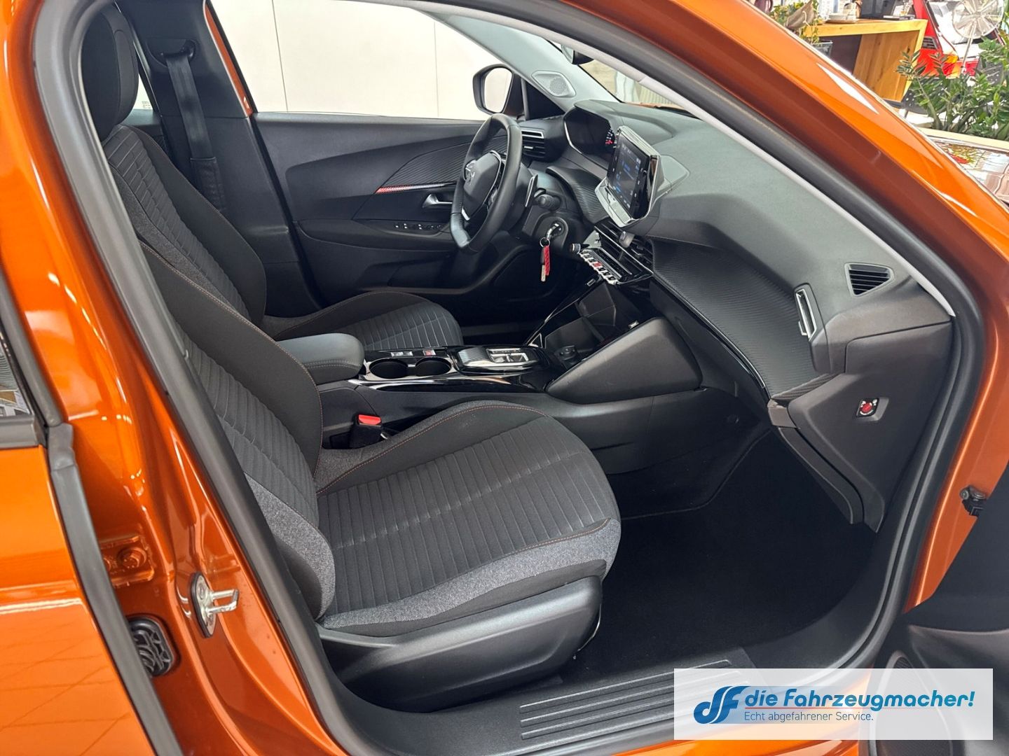 Fahrzeugabbildung Peugeot 2008 Active Pack 1.2 PureTech 130 LED Apple CarP