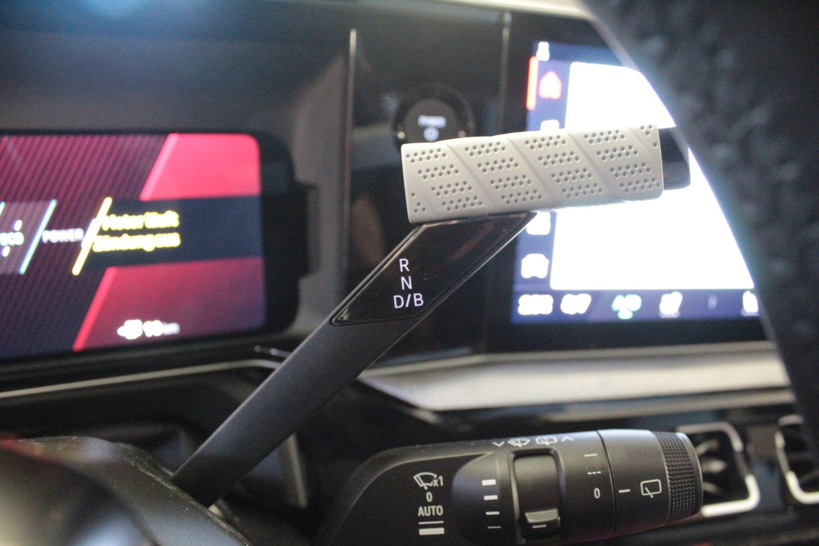 Fahrzeugabbildung Renault R 5 E-Tech 150 Comfort Range Rolland-Garros