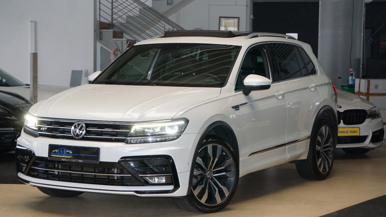 Fahrzeugabbildung Volkswagen Tiguan 4Motion R line *PANO*KAMERA*PERLMUTT*