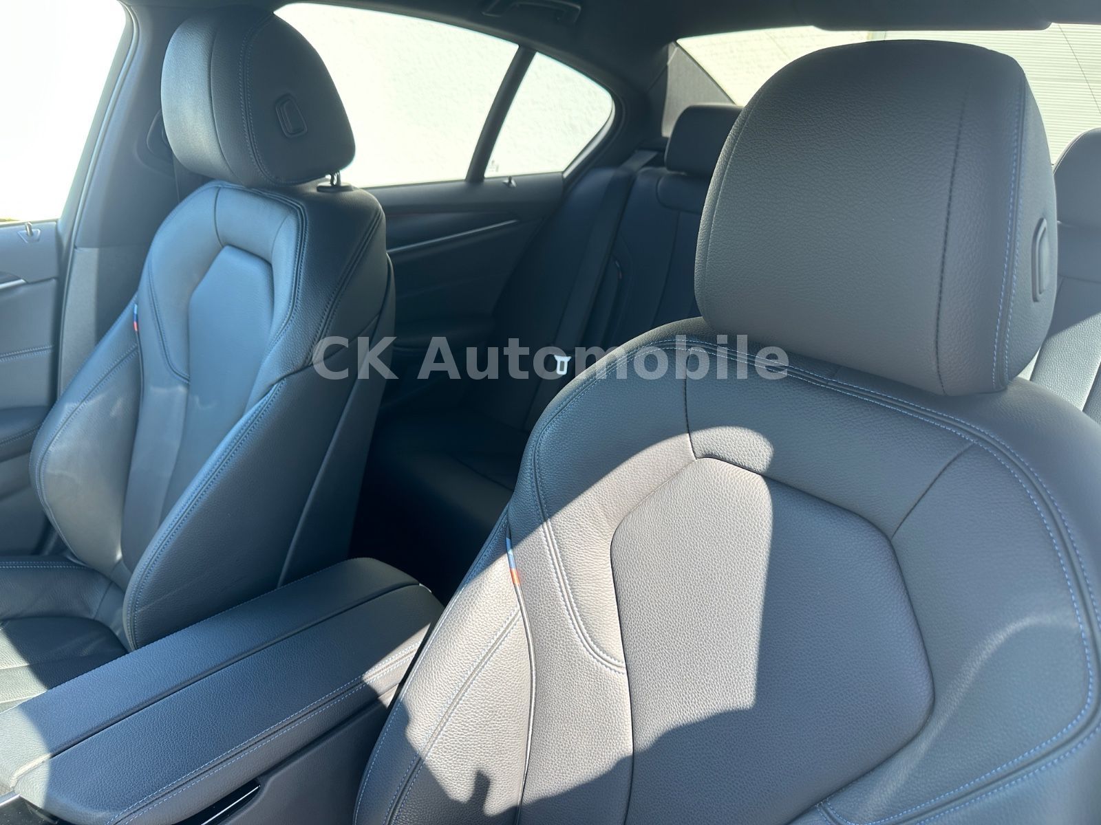 Fahrzeugabbildung BMW M550i xDrive Lim./Shadow-Line/Navi/Leder/LED/Kam