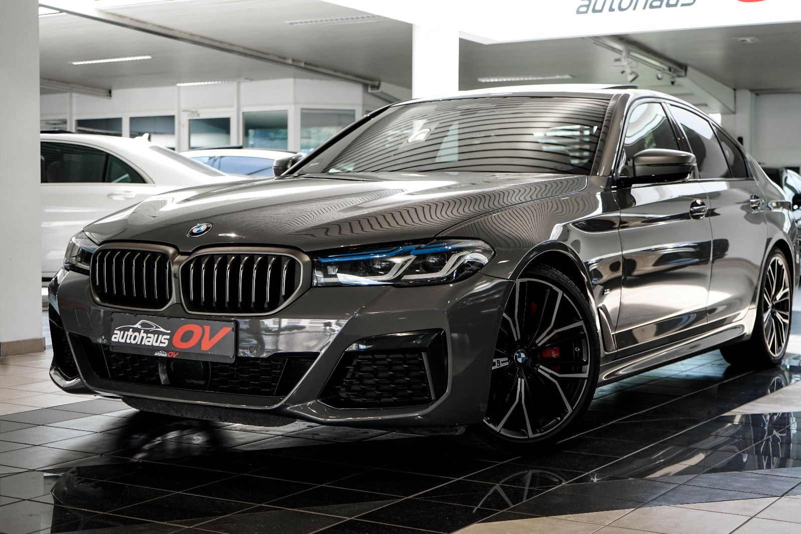 BMW M550ix*Individual*ACC*HUD*Ferngest*Softc*SD*Lase