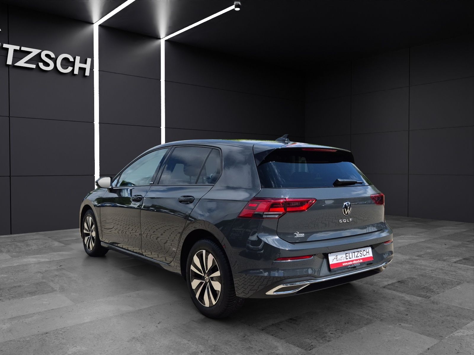 Fahrzeugabbildung Volkswagen Golf VIII TSI Move LED AID PDC Lane-Assist SH LM