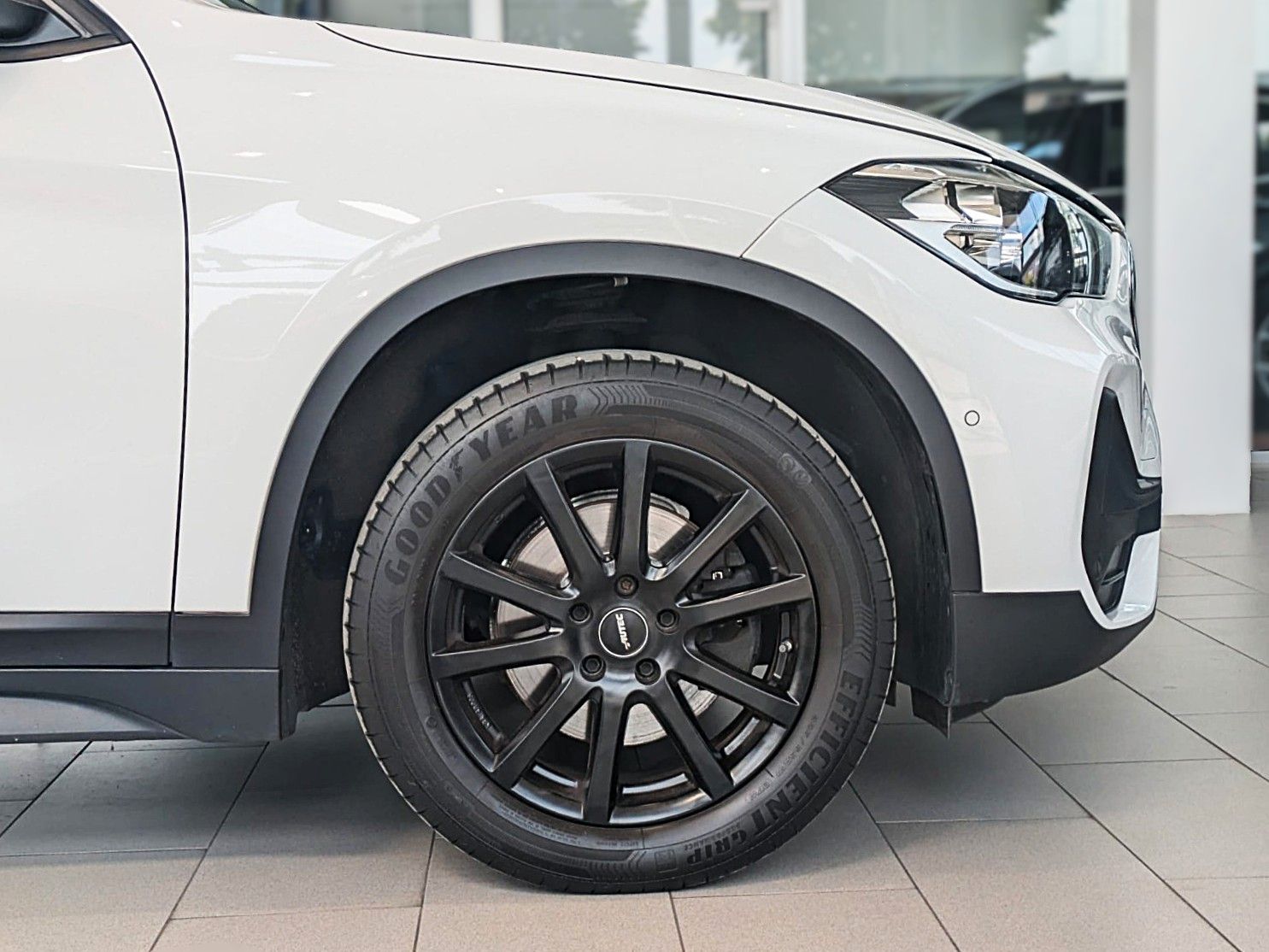 Fahrzeugabbildung BMW X1 18i LCI NAVI SHZ AHK PDC KLIMAAUT 8xALU