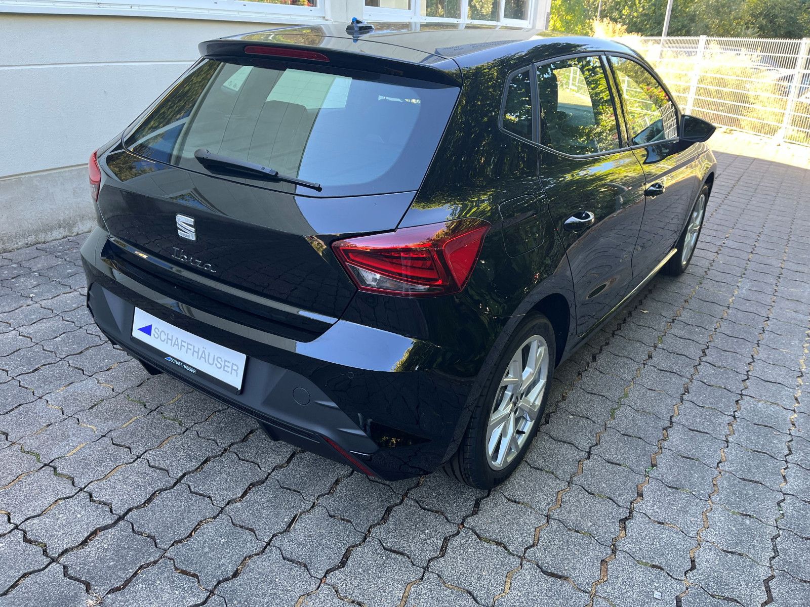Fahrzeugabbildung SEAT Ibiza 1.0 TSI 85 kW Style 17" SHZ PDC LED