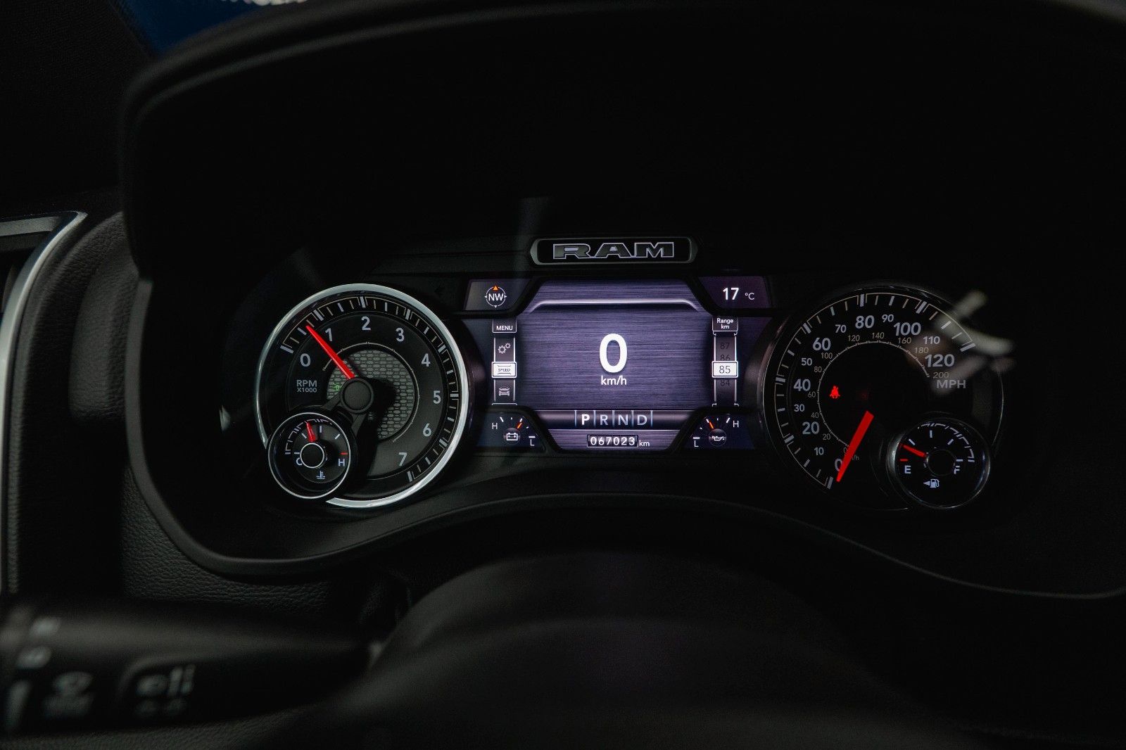 Fahrzeugabbildung Dodge RAM 5.7 V8 HEMI 4x4 OFFROAD NIGHT-Edition LED