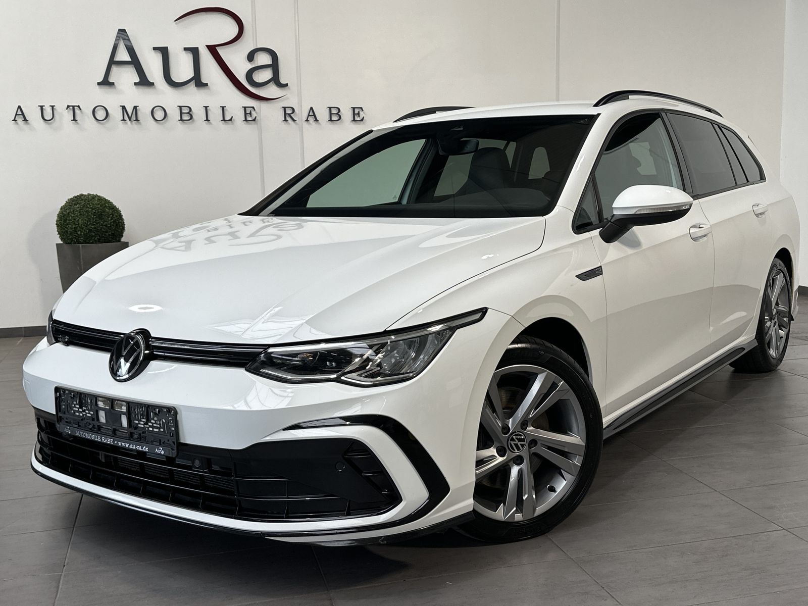 Fahrzeugabbildung Volkswagen Golf Variant 2.0 TDI DSG R-Line NAV+LED+H&K+ACC