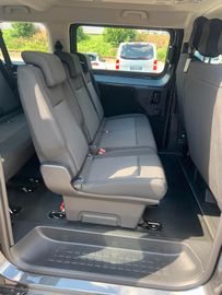 Bild 19 Opel Vivaro Kombi XL 9 Sitze 8 AT Heckklappe