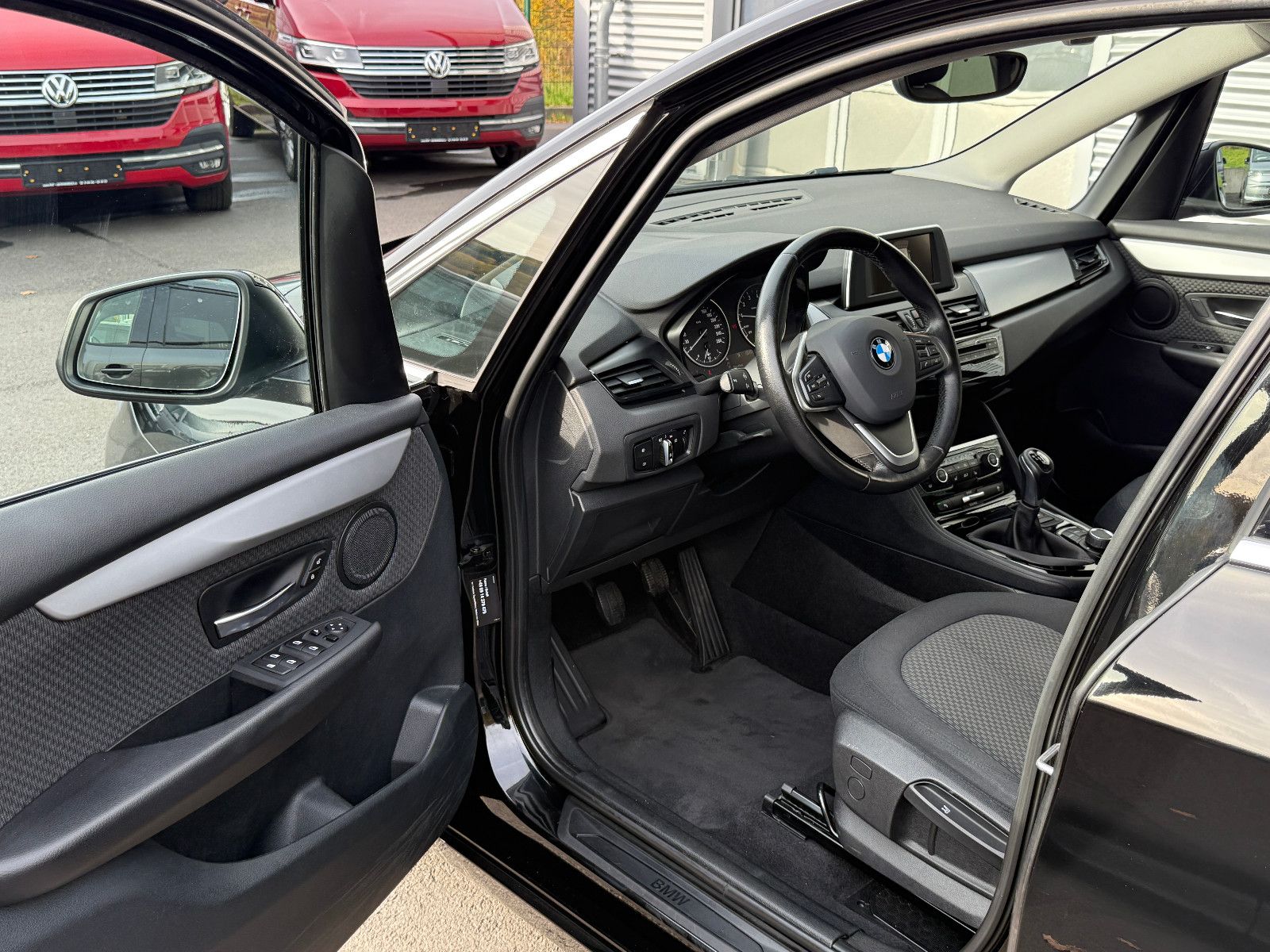 Fahrzeugabbildung BMW 218 Active Tourer Advantage GRA LED PDC SHZ