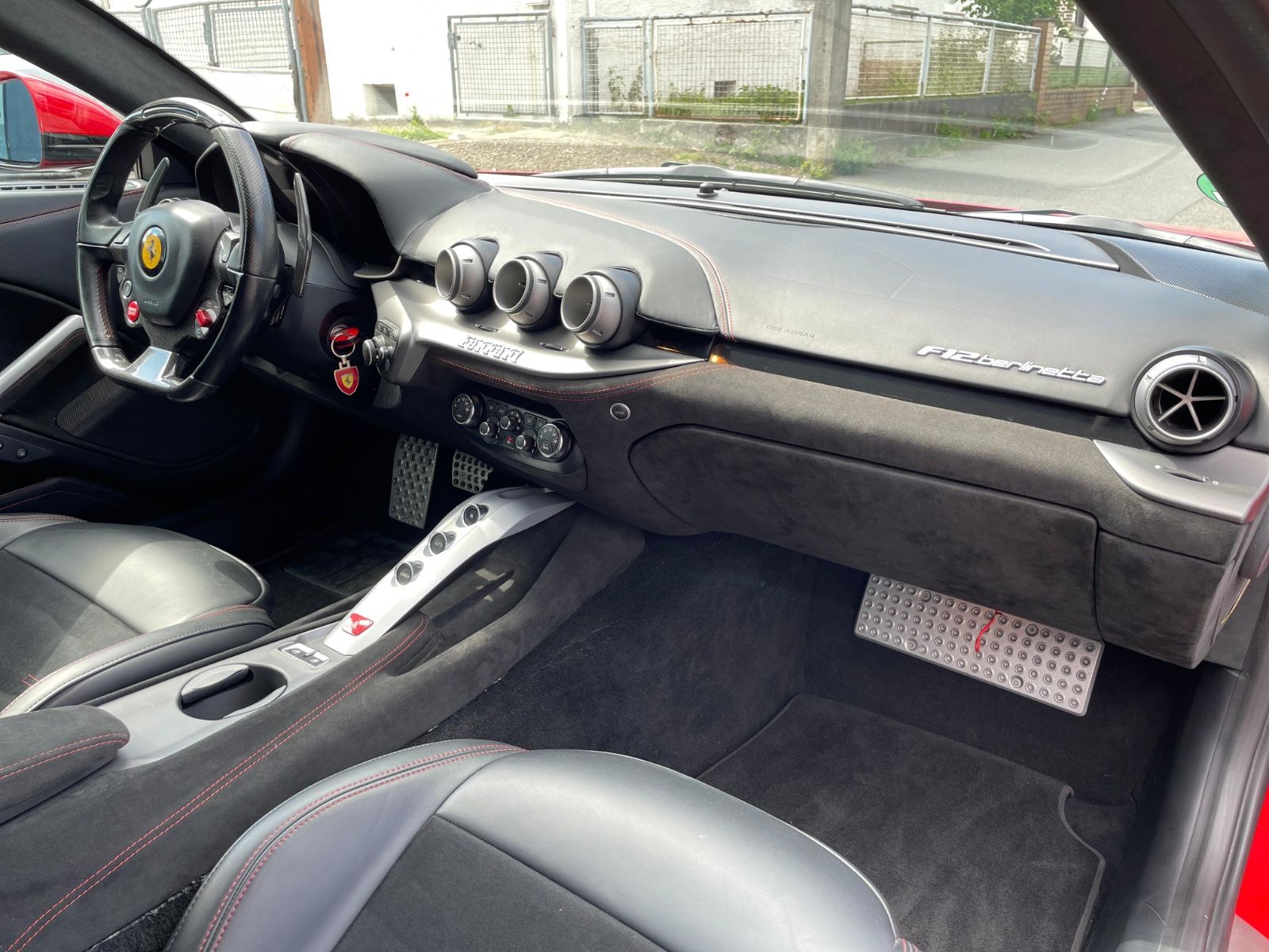 Fahrzeugabbildung Ferrari F12 Berlinetta Novitec |Carbon|LED Lenkrad|Navi|
