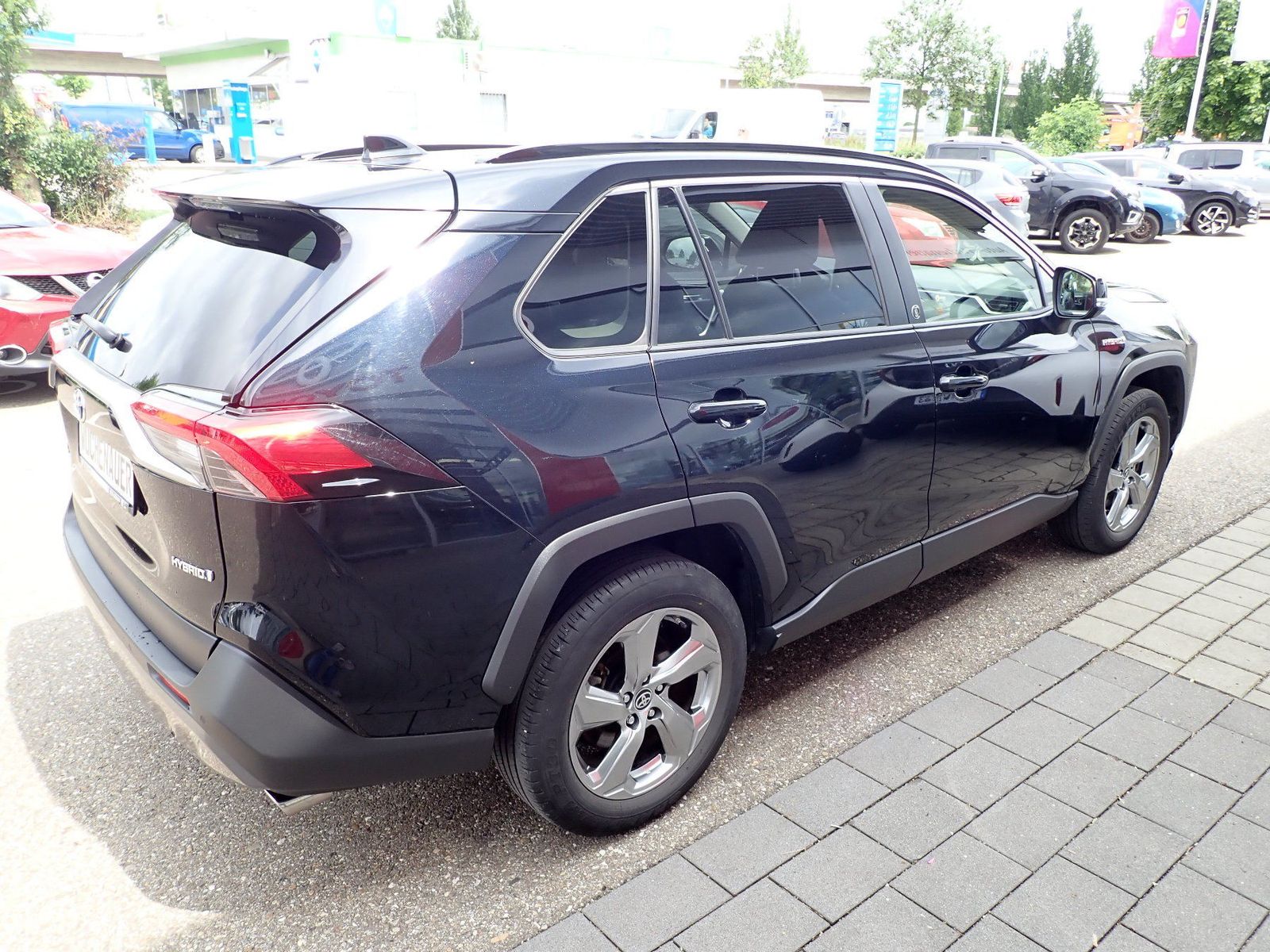 Fahrzeugabbildung Toyota RAV 4 Hybrid 4x2 Team Deutschland/NAVI/WKR/SH