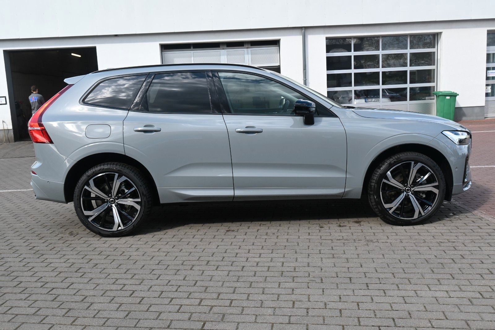 Fahrzeugabbildung Volvo XC60 B4 D AWD Ultimate Dark*STDHZG*360°*LUFT*ACC