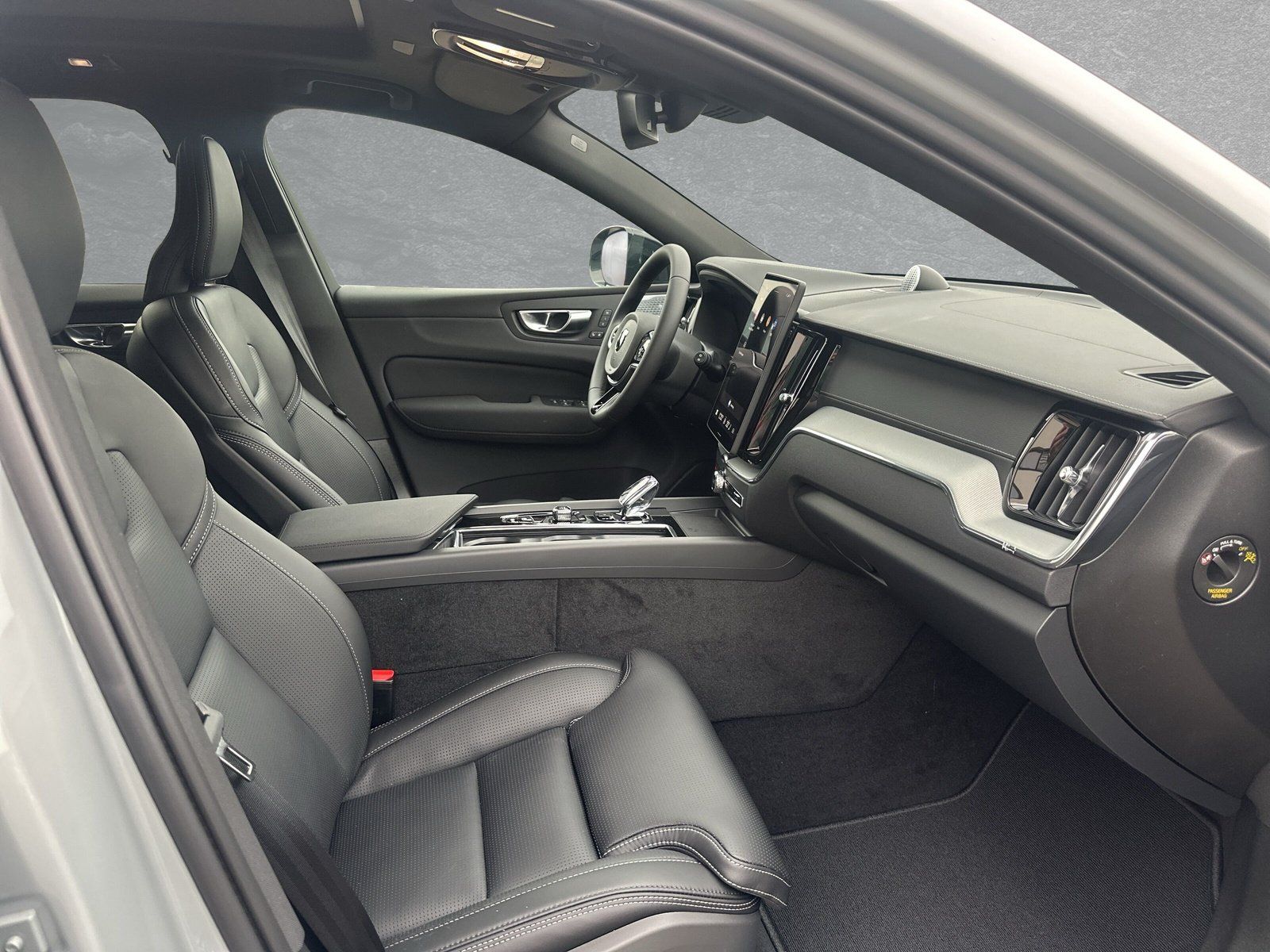 Volvo XC60 T8 PHEV AWD Ultra Black SIGNATURE GEWERBE imagem 3