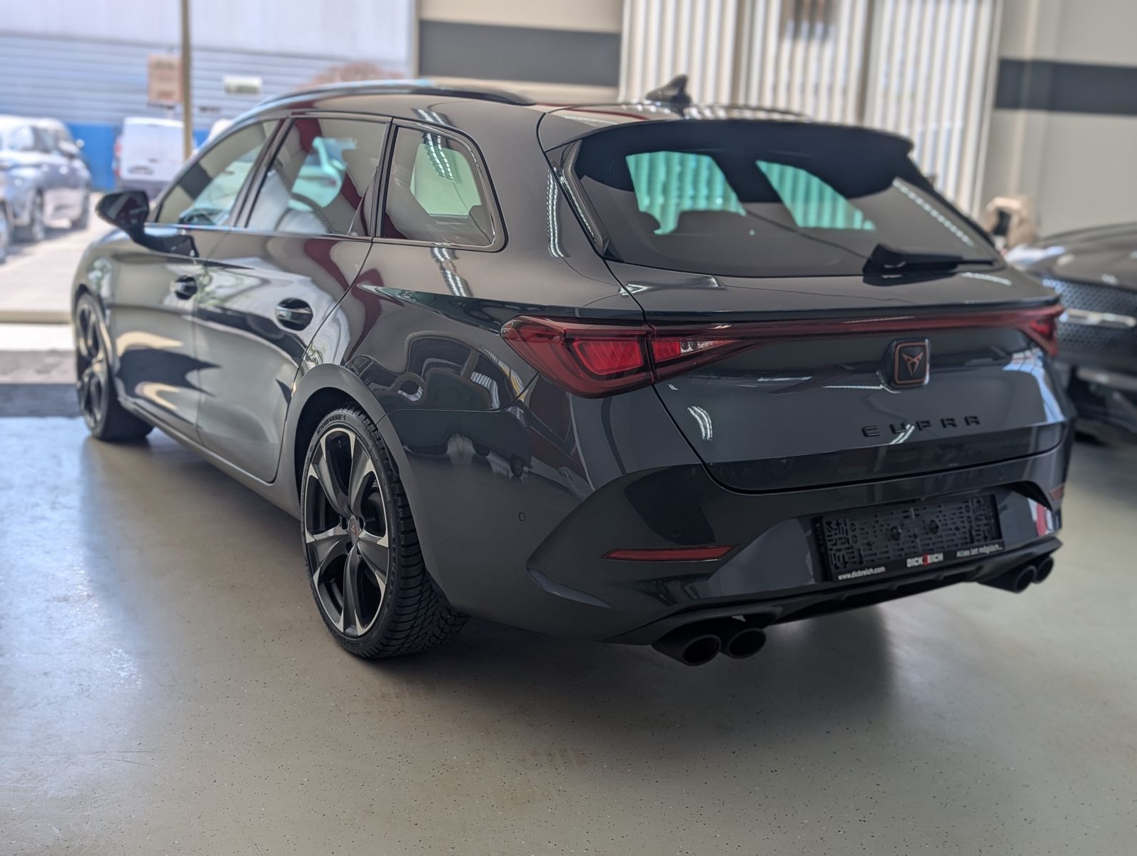 Fahrzeugabbildung CUPRA Leon VZ 4Drive ACC MATRIX-LED KAM PANO CARPLAY