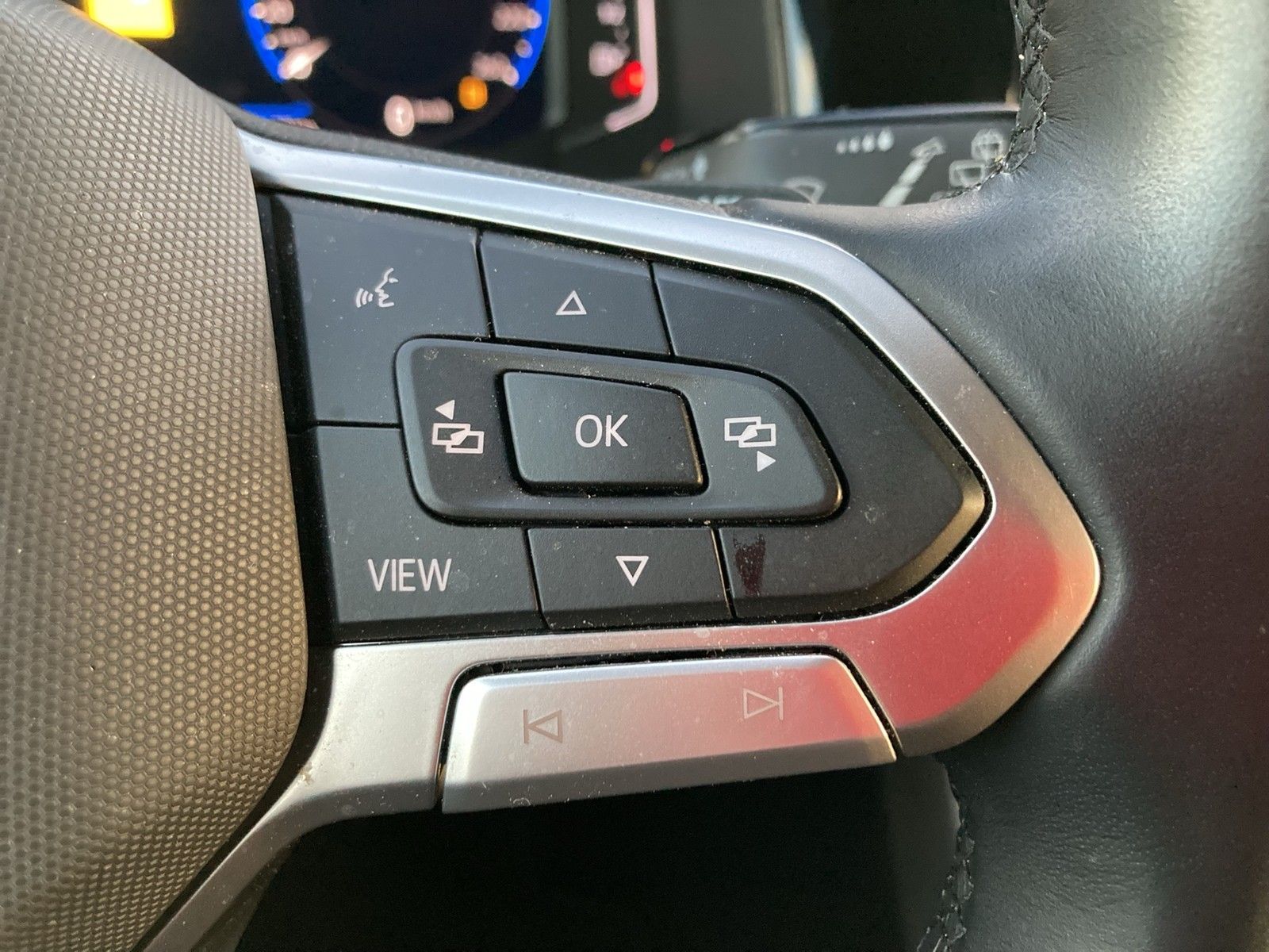Fahrzeugabbildung Volkswagen Polo TSI Active DSG LED Navi ACC PDC SH