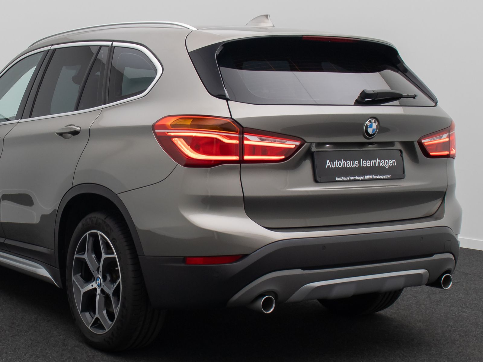 Fahrzeugabbildung BMW X1xD20d xLine Kamera HUD Alarm H/K NaviPlus 18"