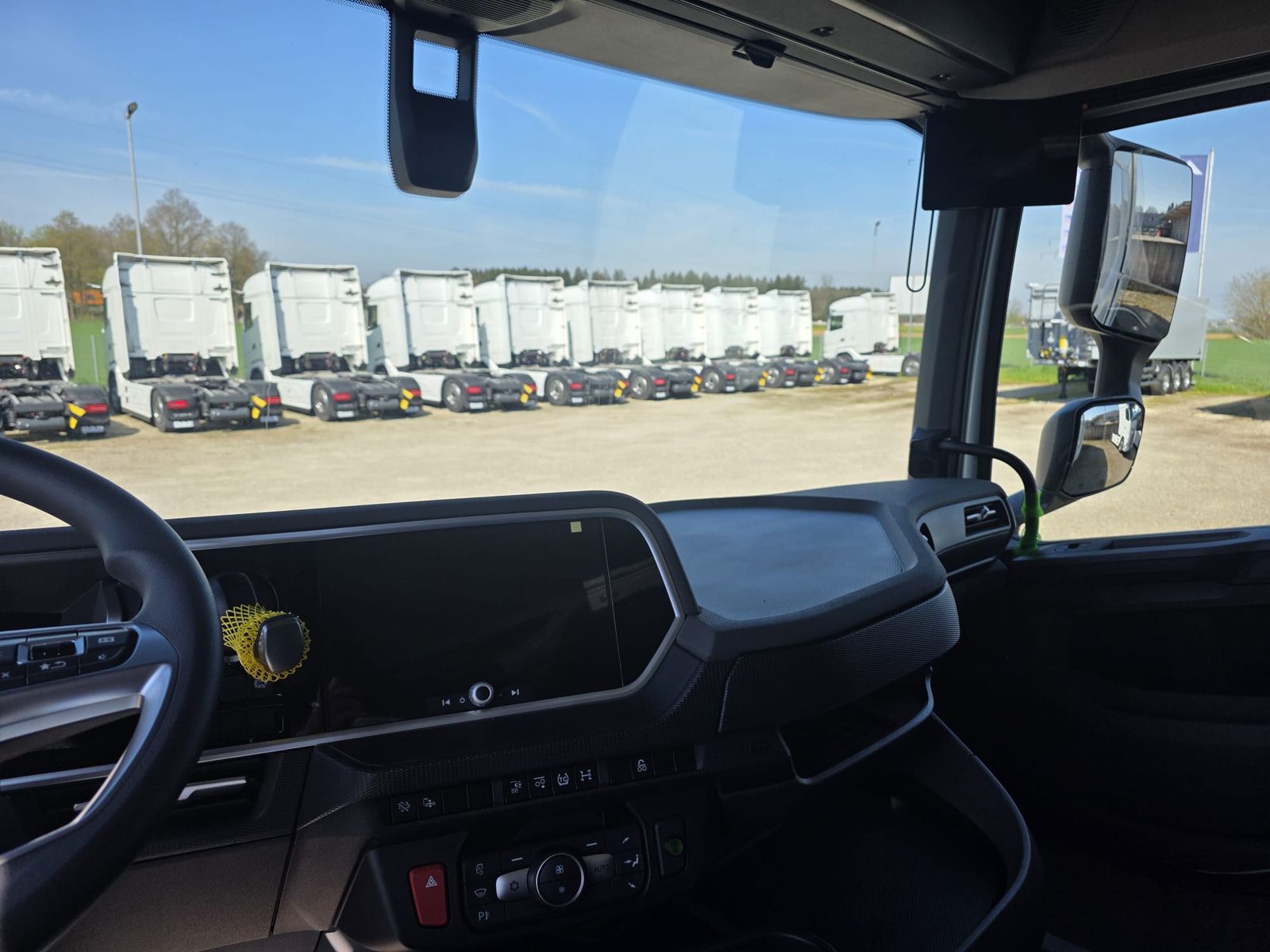 Fahrzeugabbildung DAF FAN XF 480 zikun Swing-Board u. Mitnahmestapl.