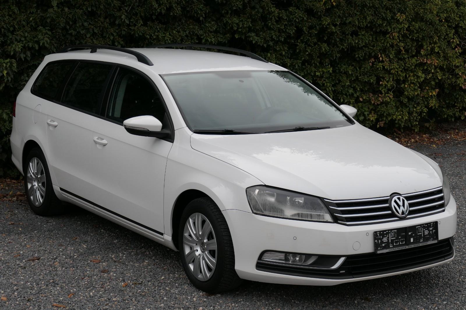 Volkswagen Passat 2012 — interior