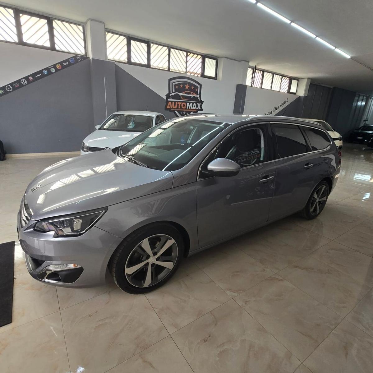 Peugeot 308 2015 — interior