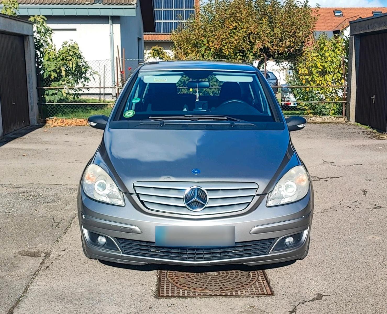 Mercedes-Benz B 180