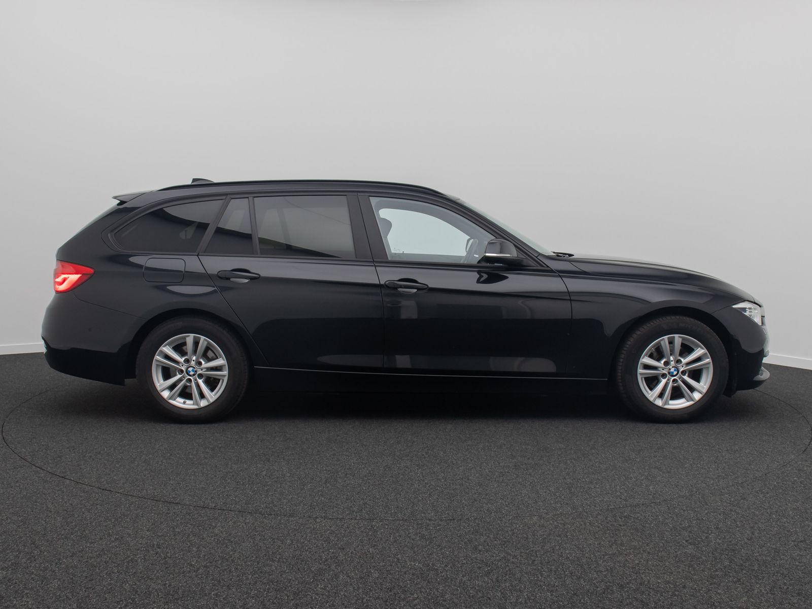 Fahrzeugabbildung BMW 320i GeschwindigReg ParkAss DAB H/K FernlichtAss