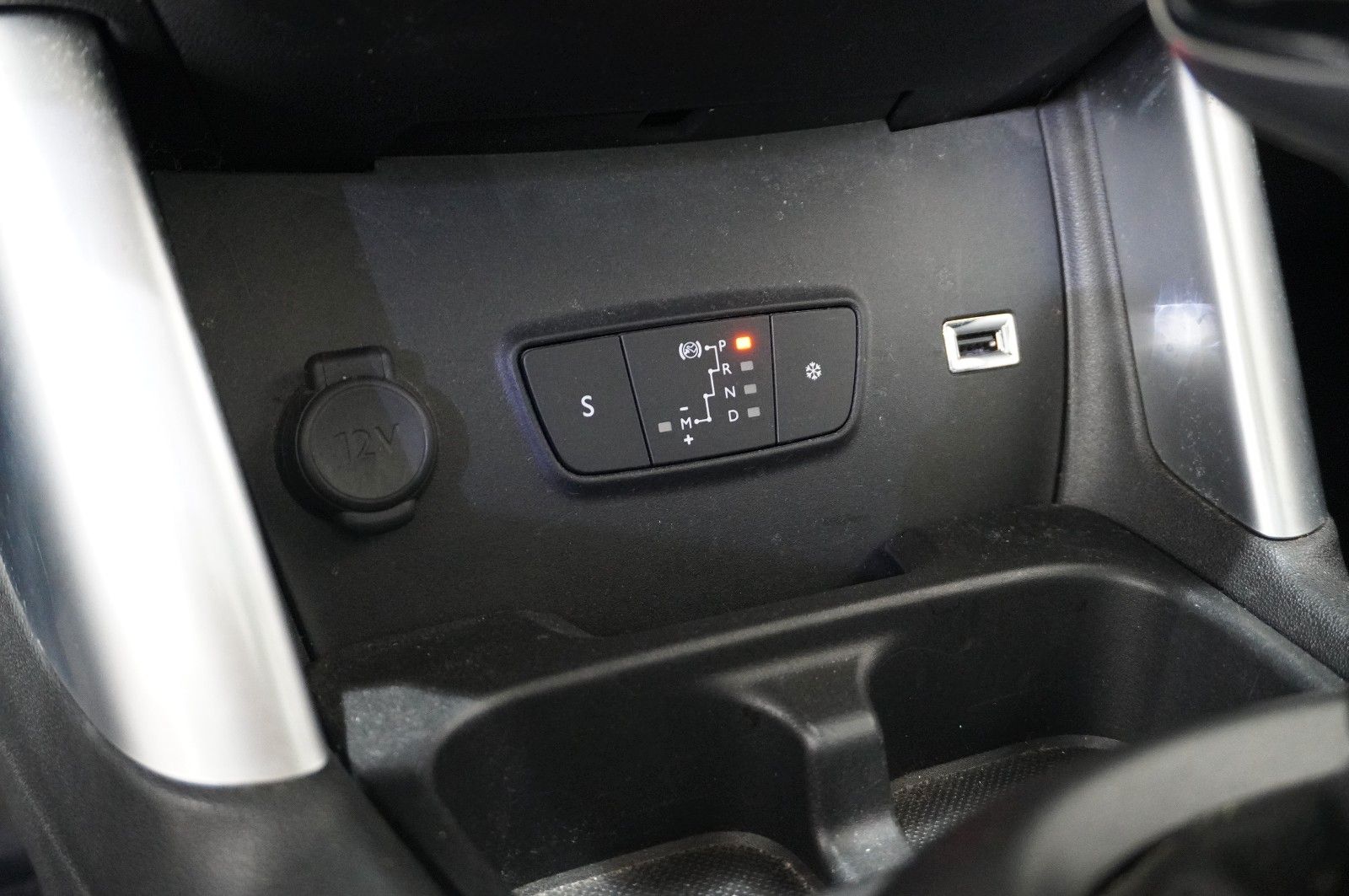 Fahrzeugabbildung Citroën C3 Aircross 1.2 FEEL NAVI/LED/SHZ/PDC/TEMP./AHK