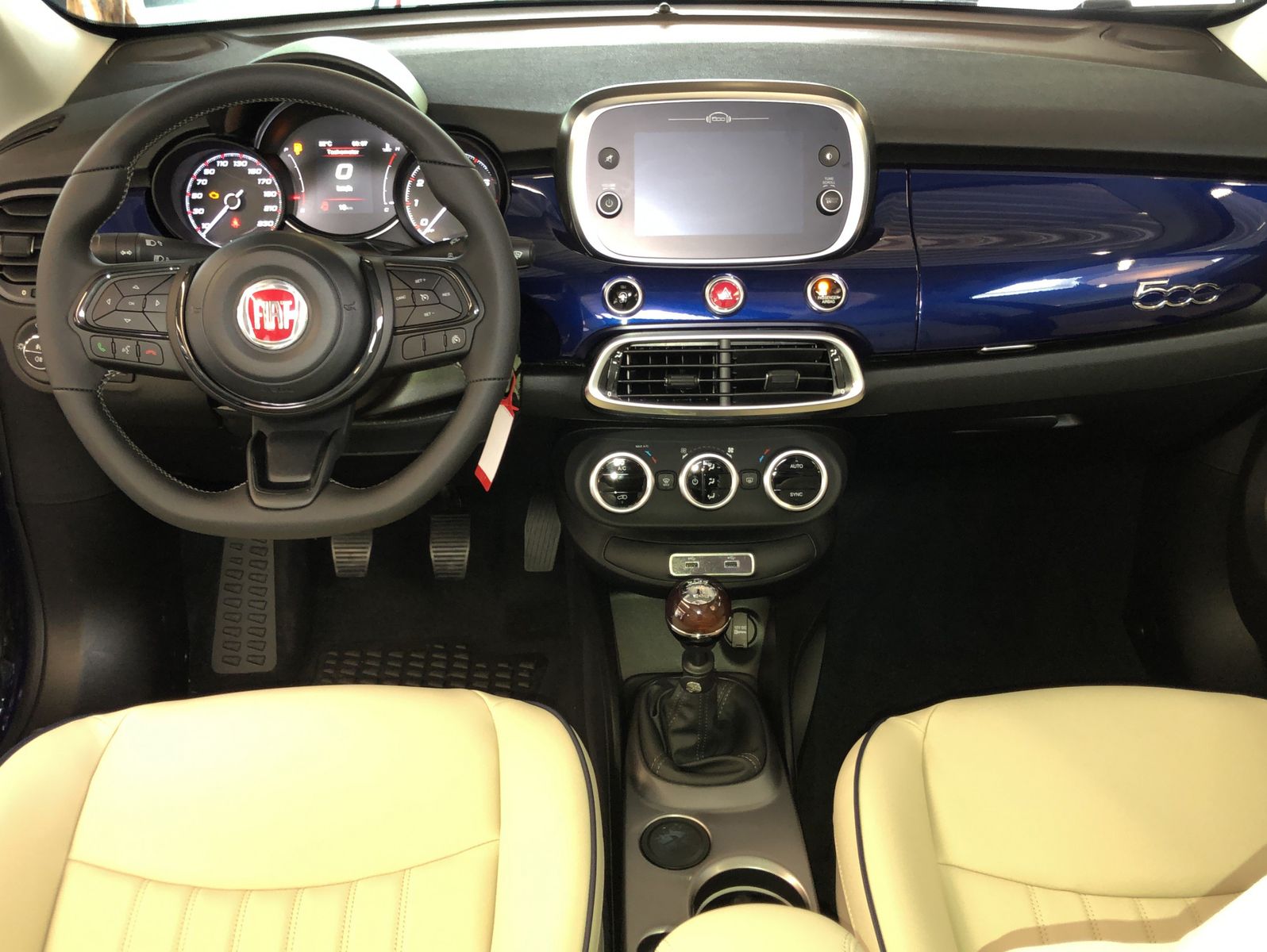 Fahrzeugabbildung Fiat 500X Yacht Club Capri