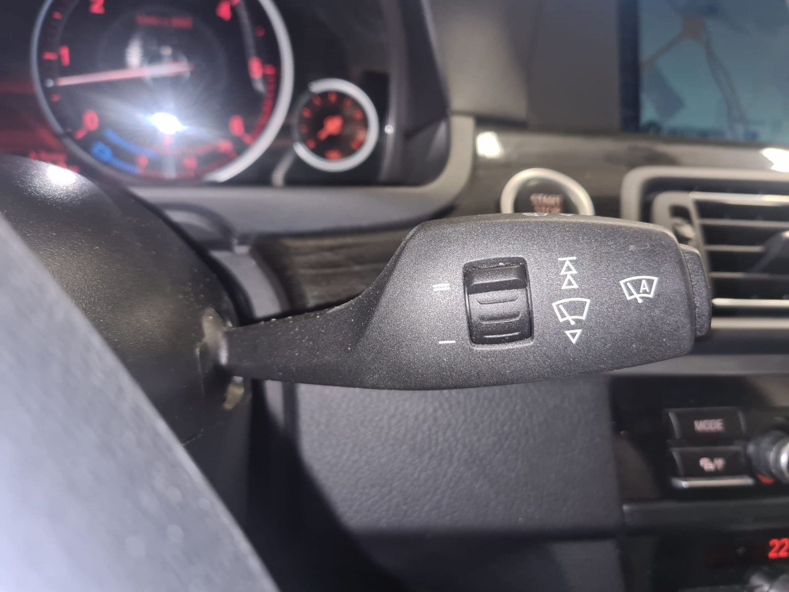 Fahrzeugabbildung BMW 530 Touring xDrive/TOP GEPFLEGT / AHK