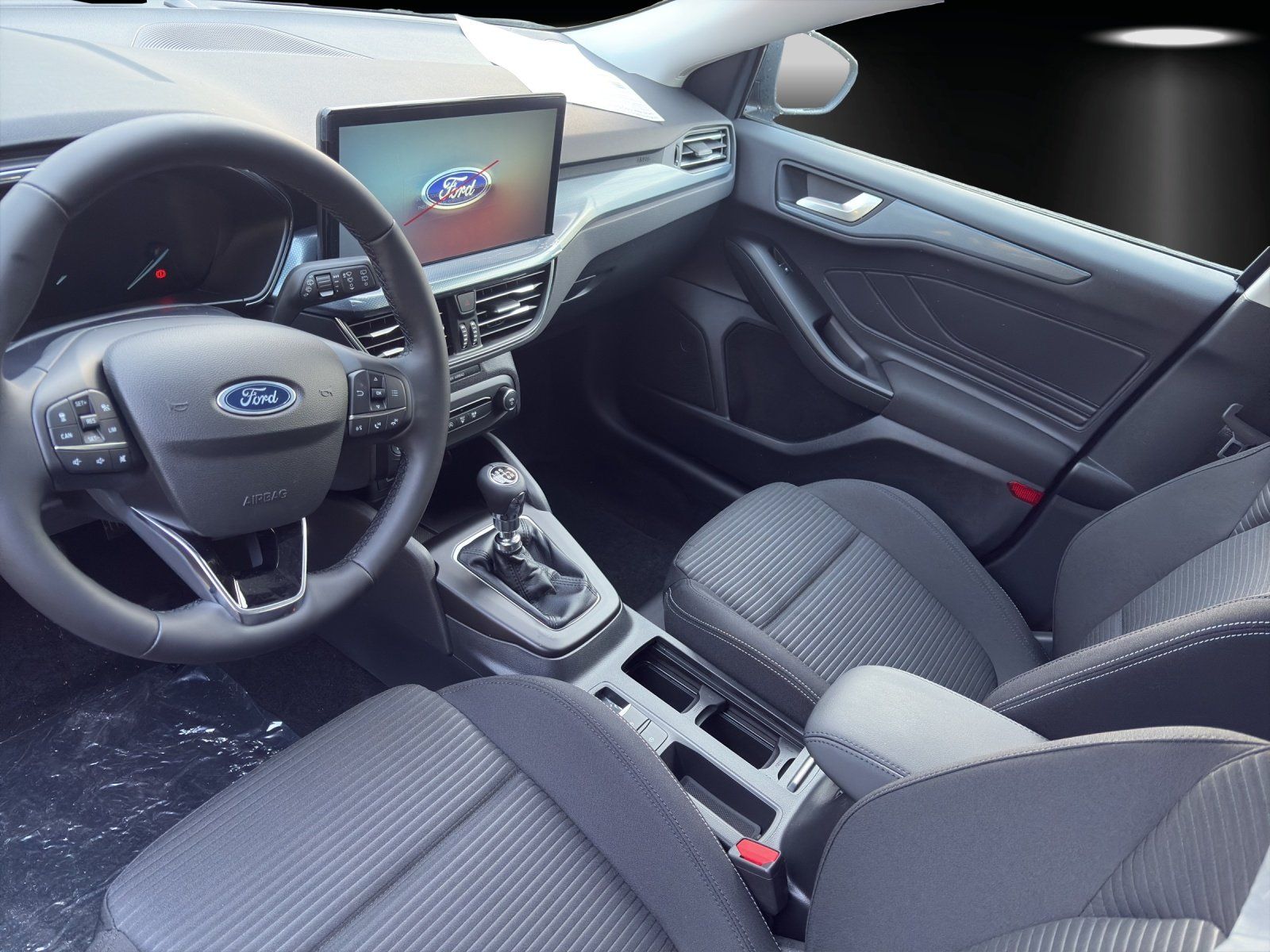 Fahrzeugabbildung Ford Focus Turnier Active Winter Pa. eCall Fahrer Pa.