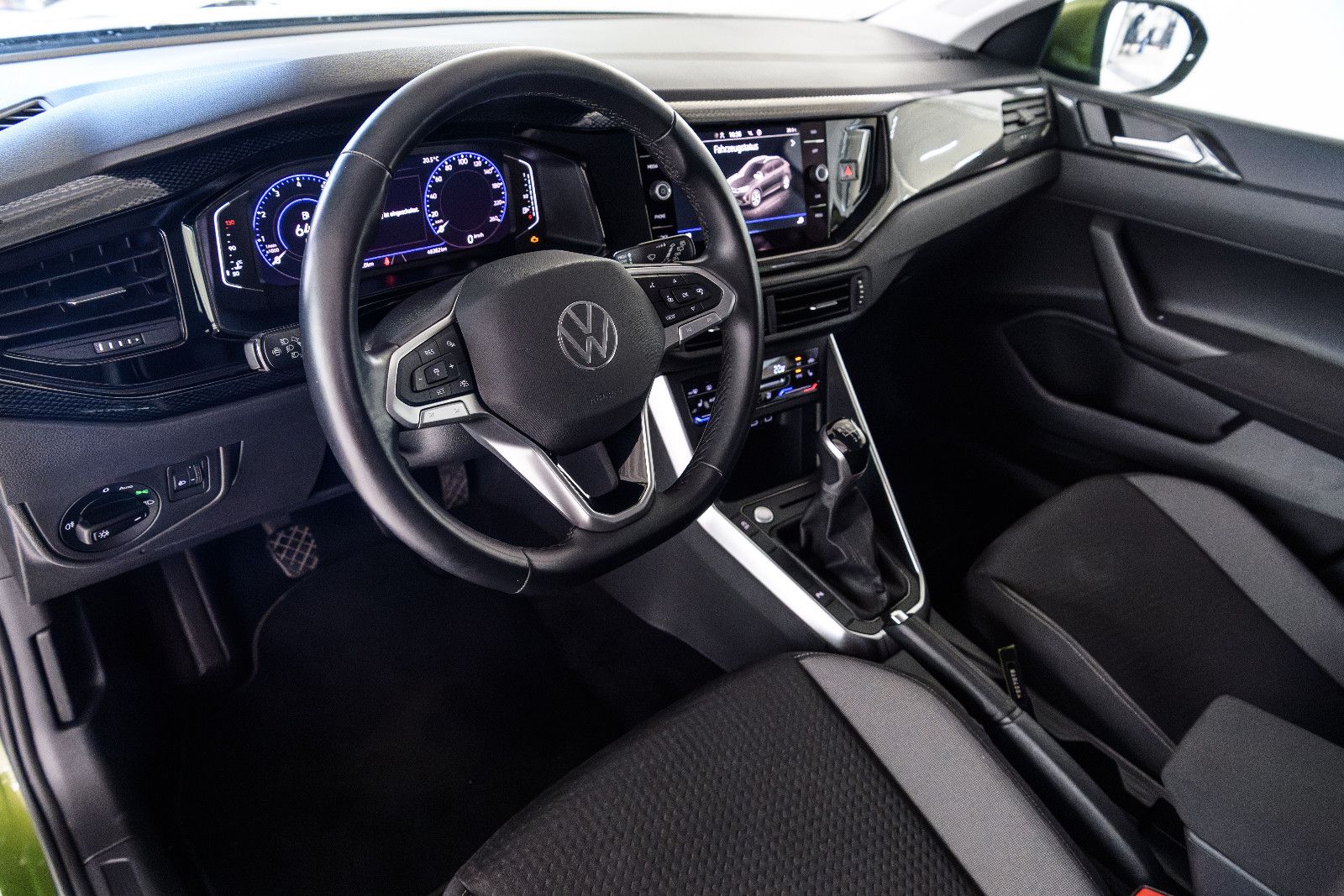 Fahrzeugabbildung Volkswagen Taigo Life+LED+KAMERA+SHZ+GJR+DIGIT.TACHO+ACC+IQ