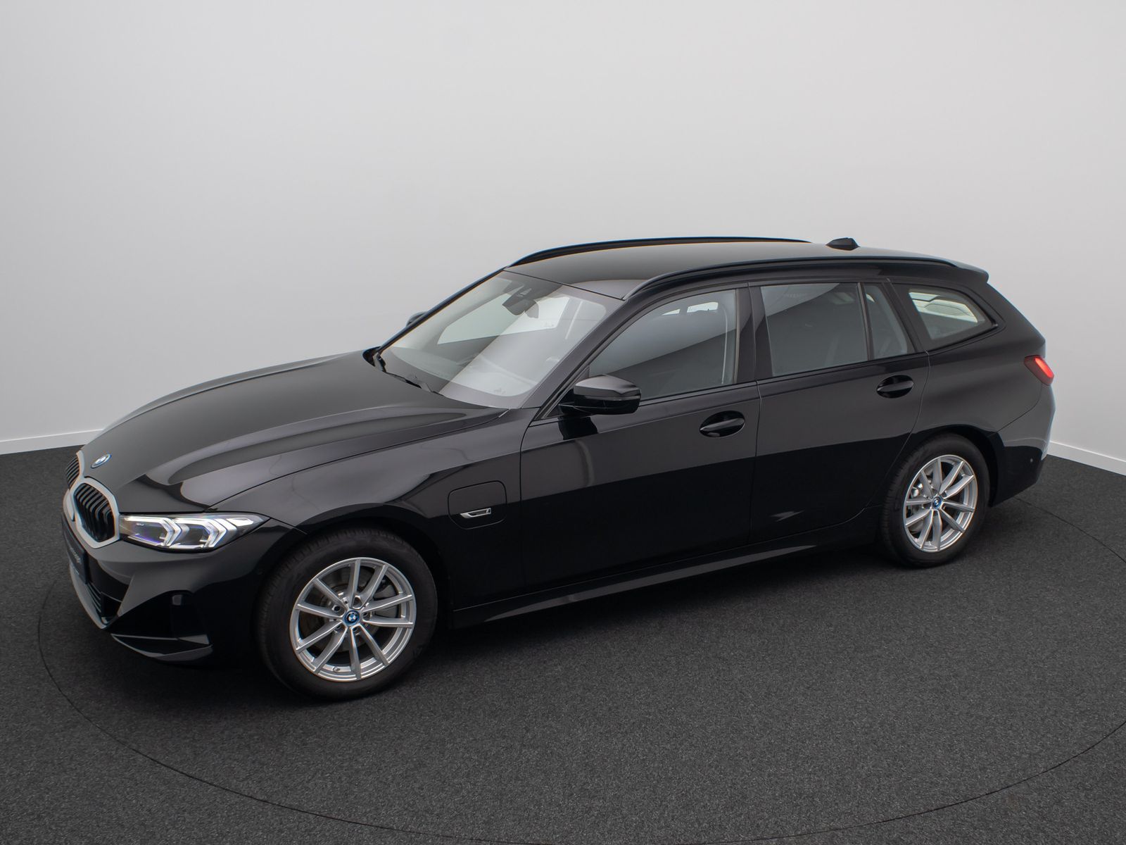 Fahrzeugabbildung BMW 320e xD SAG Kamera DAB Alarm DriveAs CockpitPlus