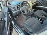 Toyota Corolla Verso 2.2-l-D-CAT 7 sitzer  Diesel - Toyota Corolla Verso mit Diesel-Antrieb: Kleinbus