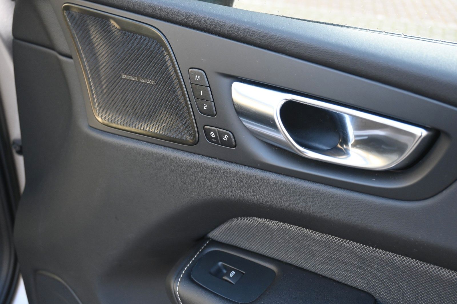 Fahrzeugabbildung Volvo XC60 B4 AWD Plus Dark*LED*PANO*STHZ*H&K*360°*AHK