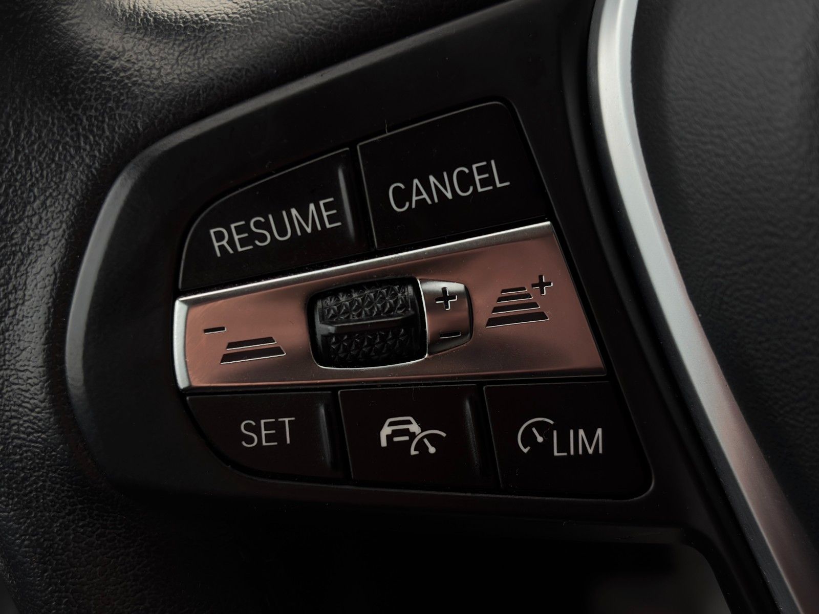 Fahrzeugabbildung BMW 330e Touring ACC HuD HiFi CAM 3Z-Klima CarPlay