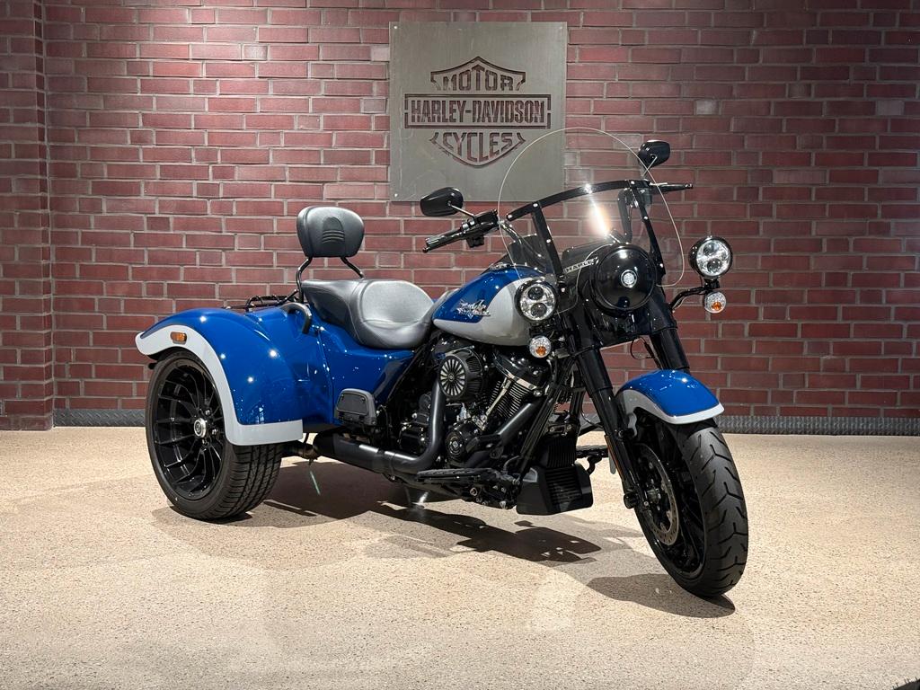 Harley-Davidson FLRT Freewheeler Trike J&H
