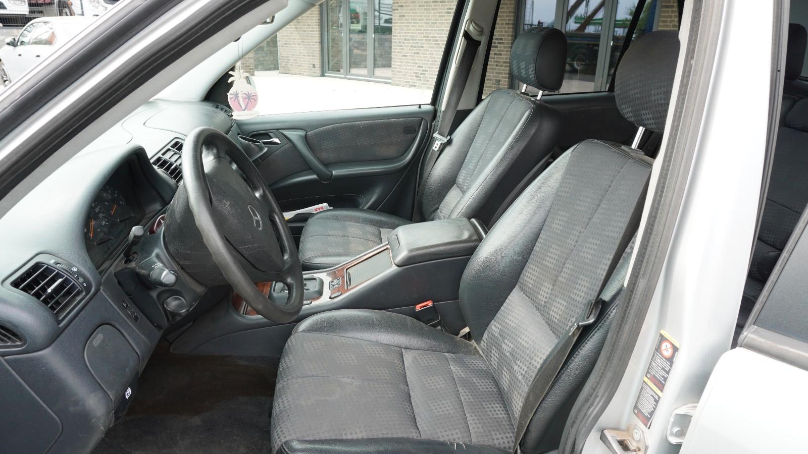 Mercedes-Benz ML270 2004 — photo 7