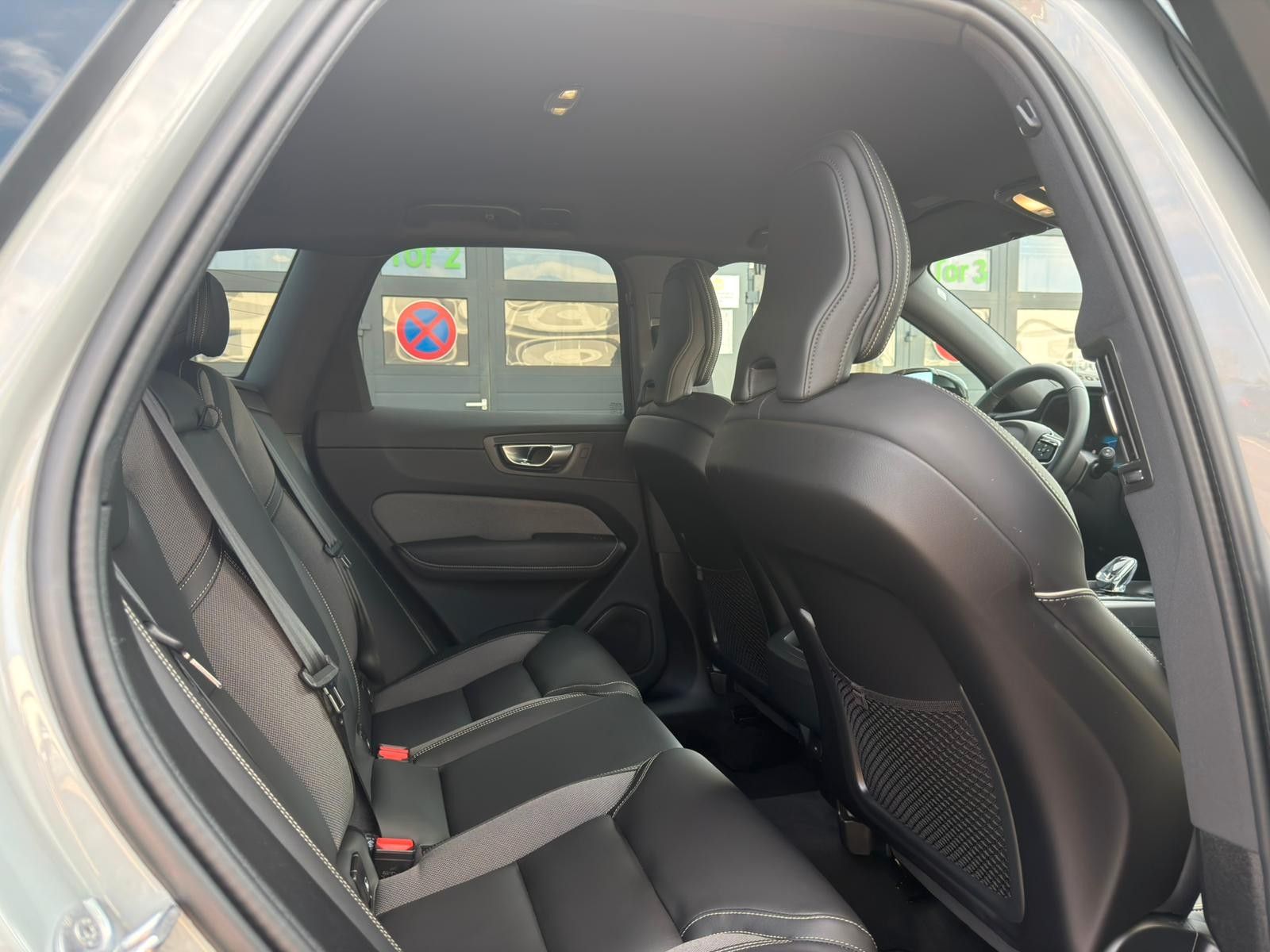 Fahrzeugabbildung Volvo XC60 B4D AWD Plus Dark*STDHZG*360°ACC