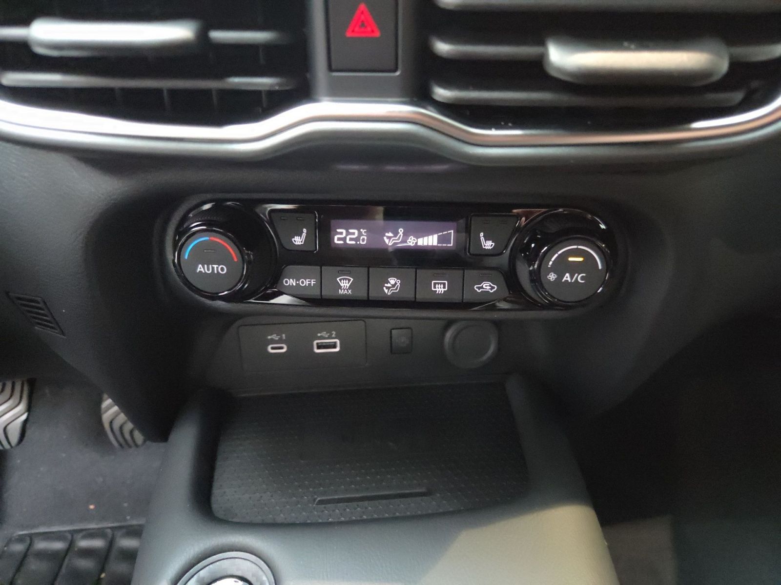 Fahrzeugabbildung Nissan Juke 1.0 DIG-T N-Connecta 114 PS Handschalter *S