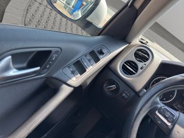 Volkswagen Tiguan - 12
