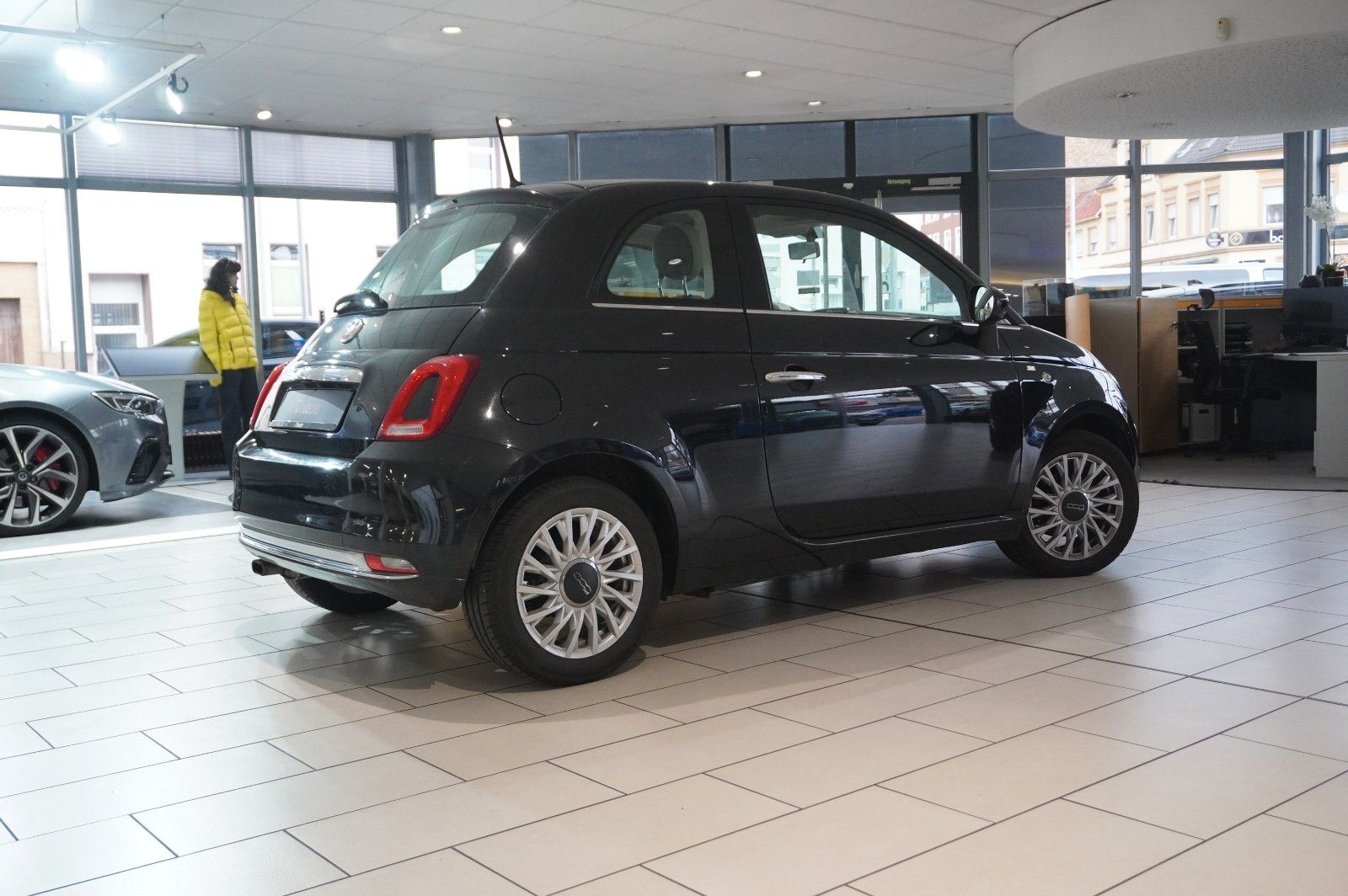 Fahrzeugabbildung Fiat 500 1.2 LOUNGE LED/PANO./USB/NEBEL/TOUCH/PDC