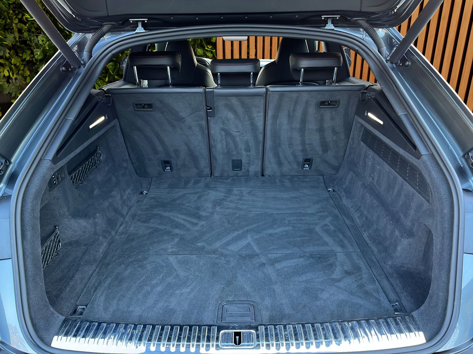 Fahrzeugabbildung Audi RSQ8 4.0 TFSI quattro*Keramik*HUD*23"*Stdhzg**