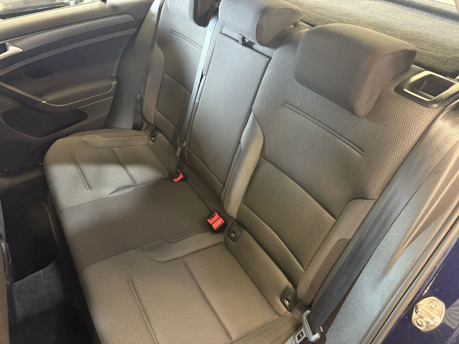 Fahrzeugabbildung Volkswagen Golf VII Lim. Comfortline CNG ACC AHK Kamera SHZ