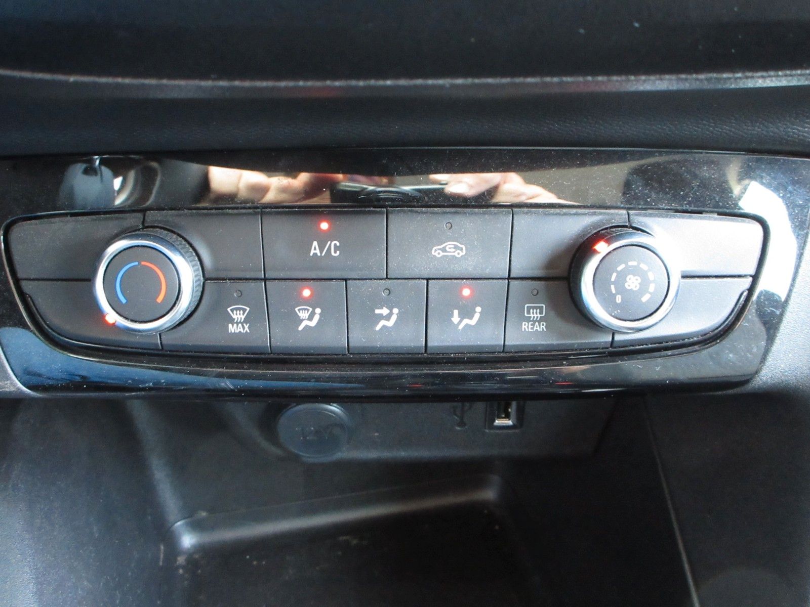 Fahrzeugabbildung Opel Corsa F Elegance 1.2T LED/NAVI/PDC/ALU